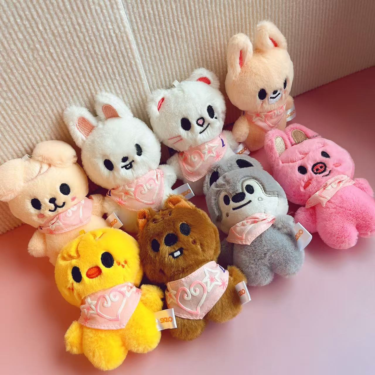1005008874933445&nbsp; SKZOO毛绒钥匙扣 Stray Kids 毛绒玩具 水围巾 豆豆眼 李