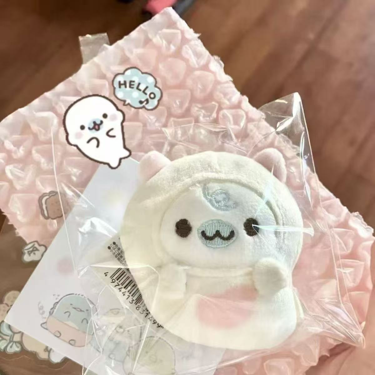 1005010299309806&nbsp; 可爱毛绒海豹钥匙扣 角落里的可爱生活 向日葵种子袋玩具 超级女孩 心形毛绒书包挂饰