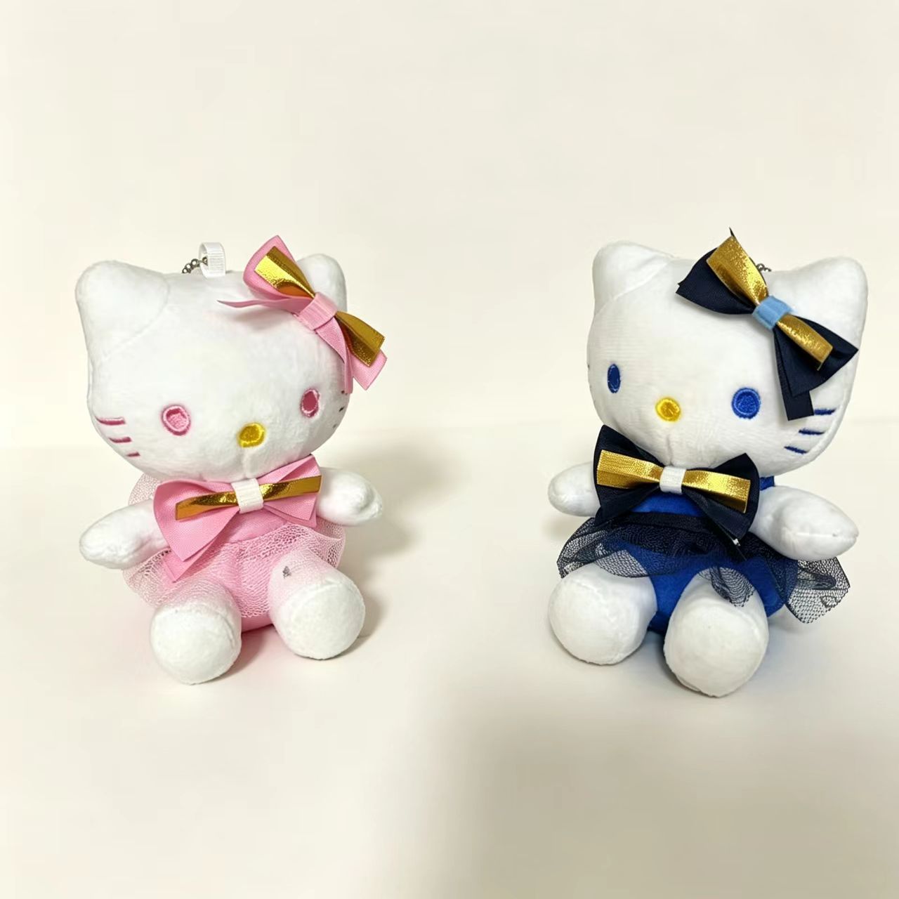 JB801806 双色裙猫挂件 4寸 水晶超柔+PP棉